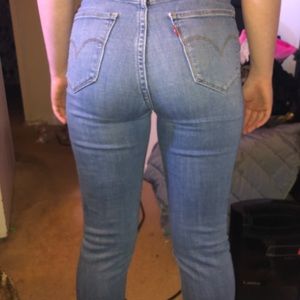 Levi jeans size 27